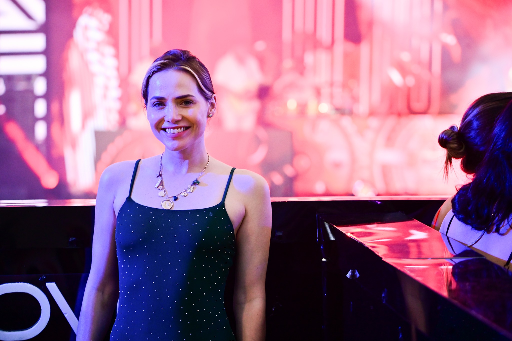 Letícia Colin e mais famosos curtem gravação de DVD de Belo em navio temático