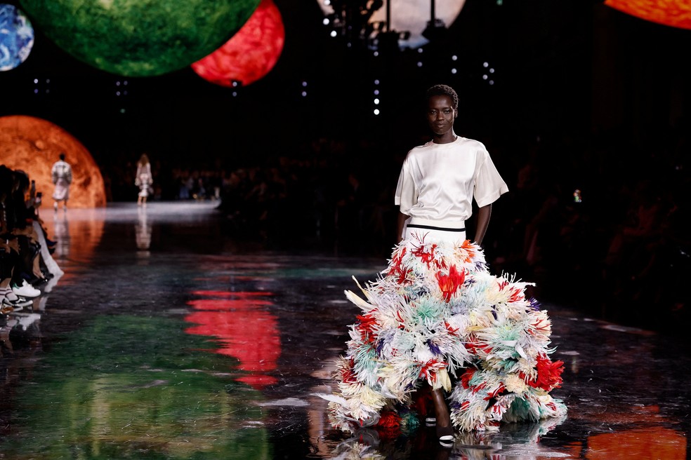 Matthieu Blazy apresenta desfile de estreia na Chanel durante a