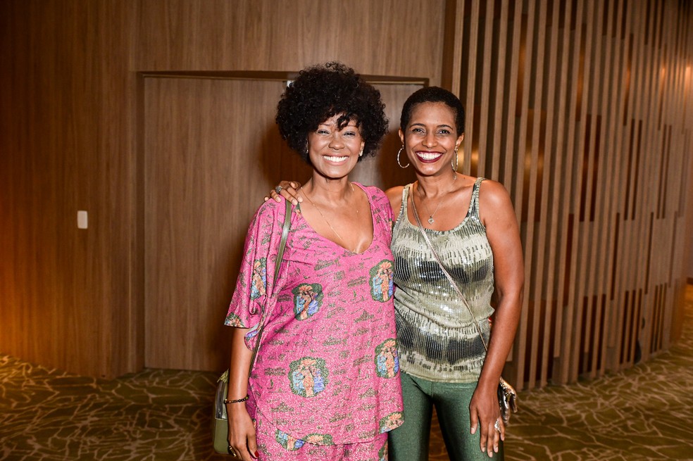 Isabel Fillardis e a irmã, Jaqueline, a caminho do show de Ivete Sangalo no Maracanã, Ivete 3.0 — Foto: Marcelo Sá Barretto/AgNews