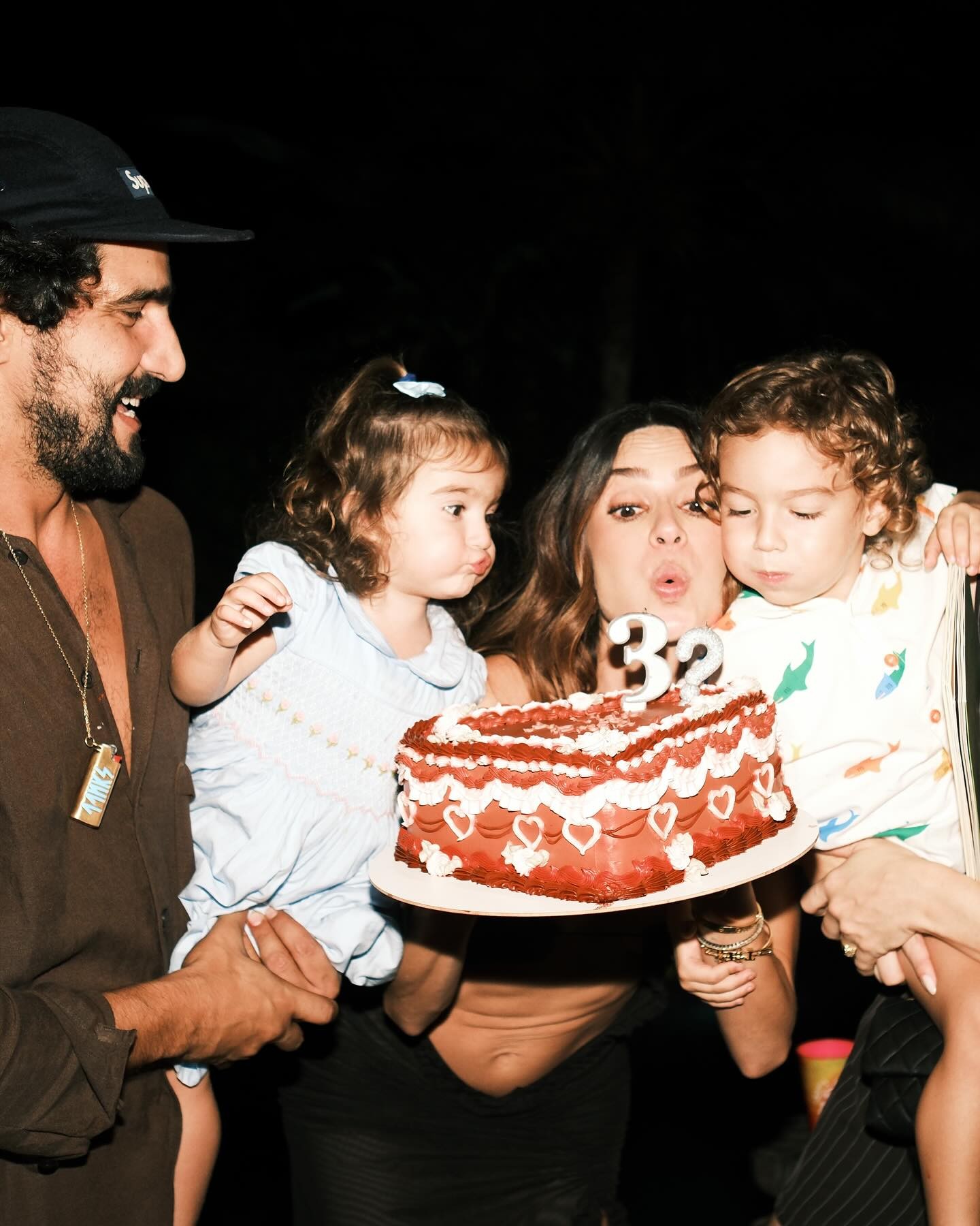 Thaila Ayala mostra momentos com Renato Góes e os filhos no seu aniversário