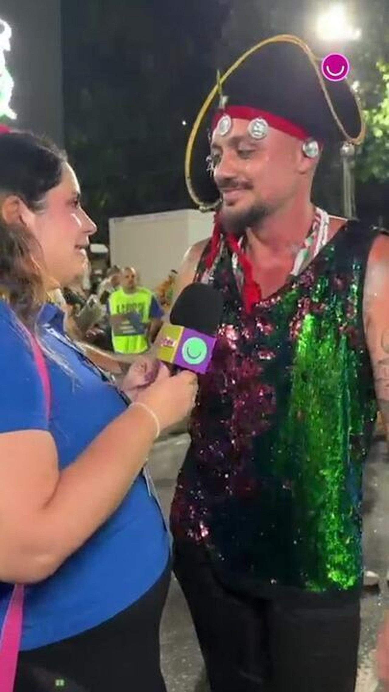 Passista da Mangueira, namorada parabeniza Leandro Vieira por conquista da União de Maricá