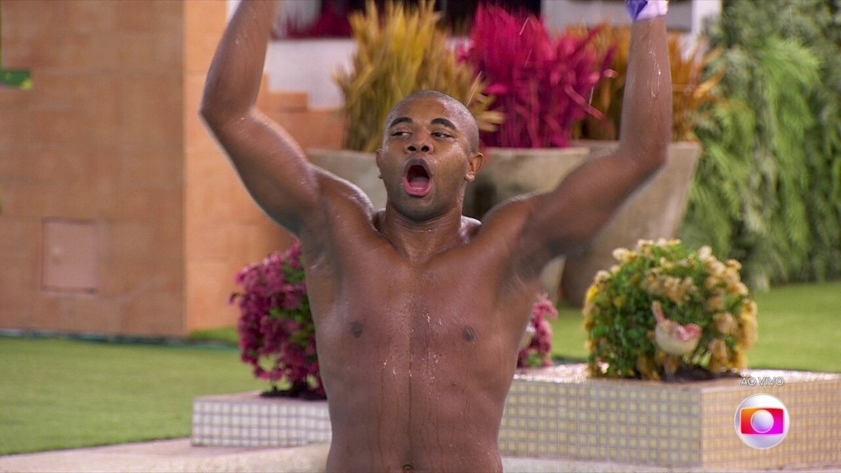 Davi Pula Na Piscina Após Vencer Prova Bate E Volta E Sair Do Paredão