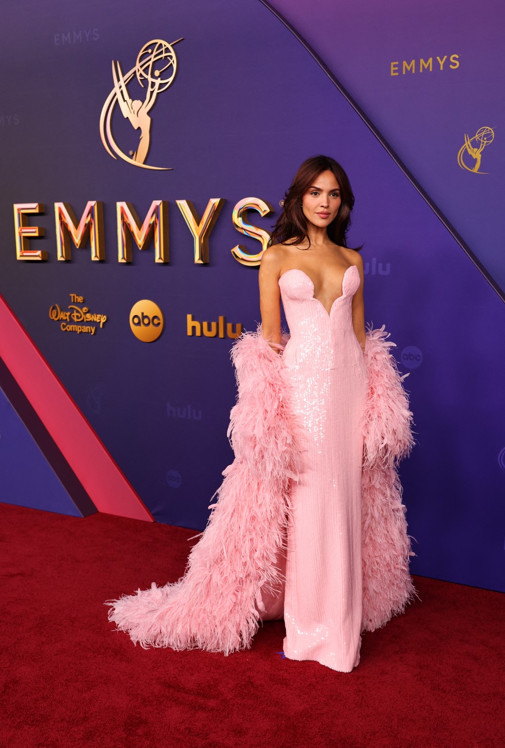 Emmy 2024: famosos cruzam o tapete vermelho da premiação; veja os