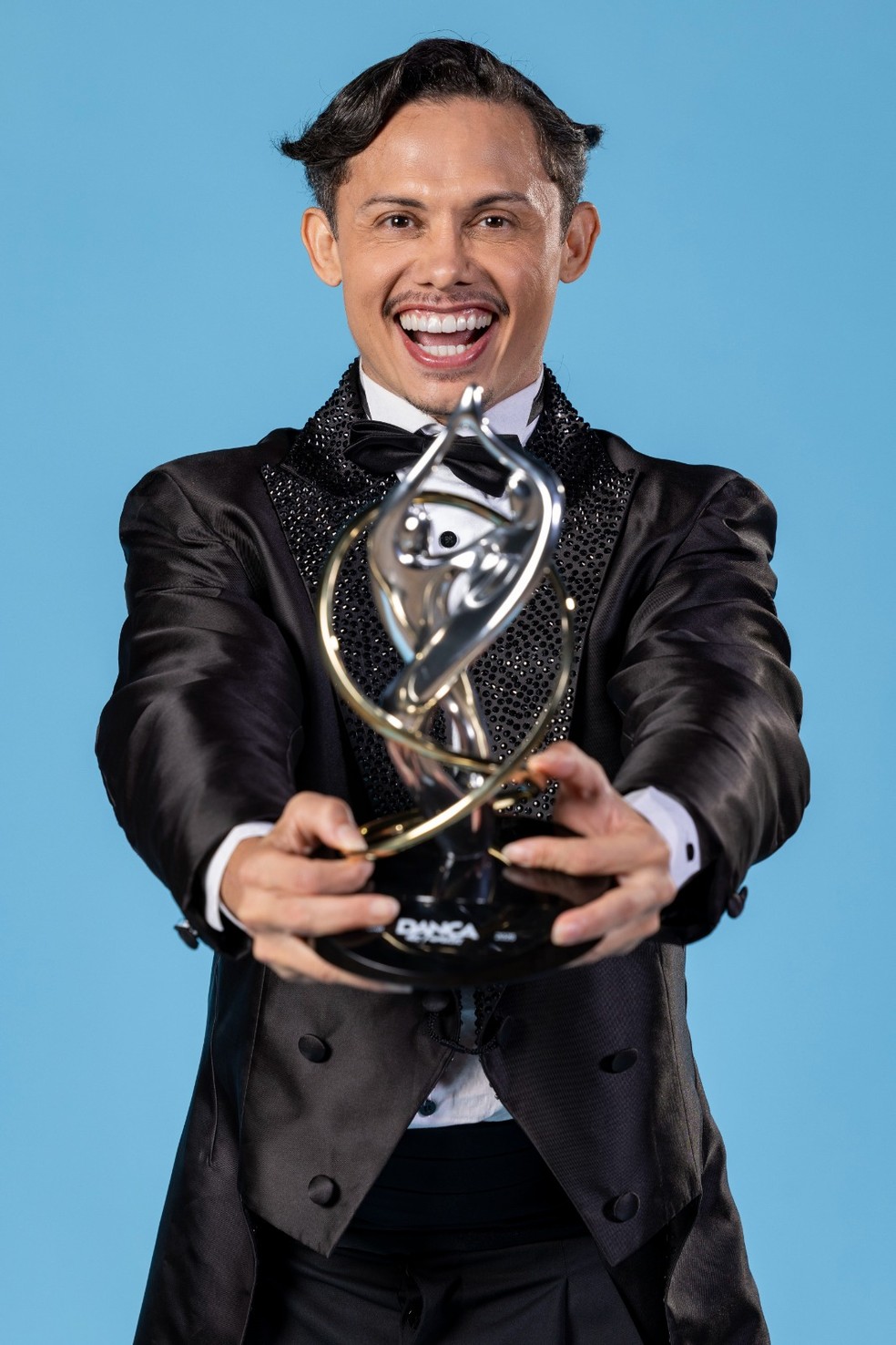 Silvero Pereira Triunfa na Final da Dança dos Famosos 2025 com Performance Irretocável