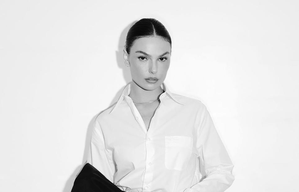 Stalker fez Isis Valverde mudar esquema de postagem nas redes sociais