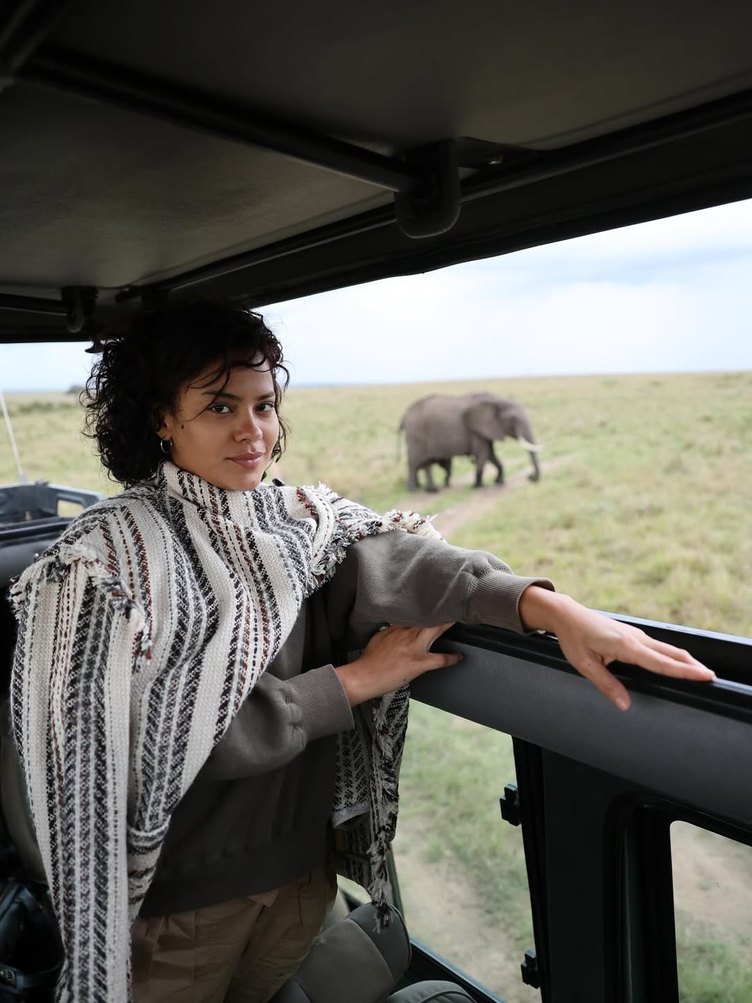 Bella Campos mostra registros com elefantes, em férias na África do Sul