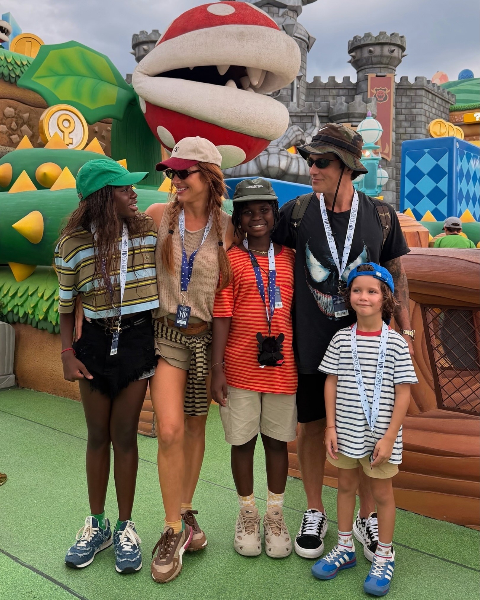 Giovanna Ewbank compartilha ida a Disney com Bruno Gagliasso e os filhos
