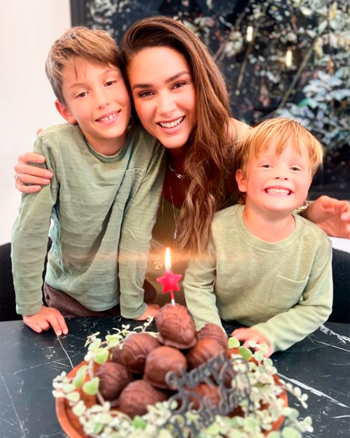 Lembra dela? Longe das novelas, Fernanda Machado lança livro no Rio