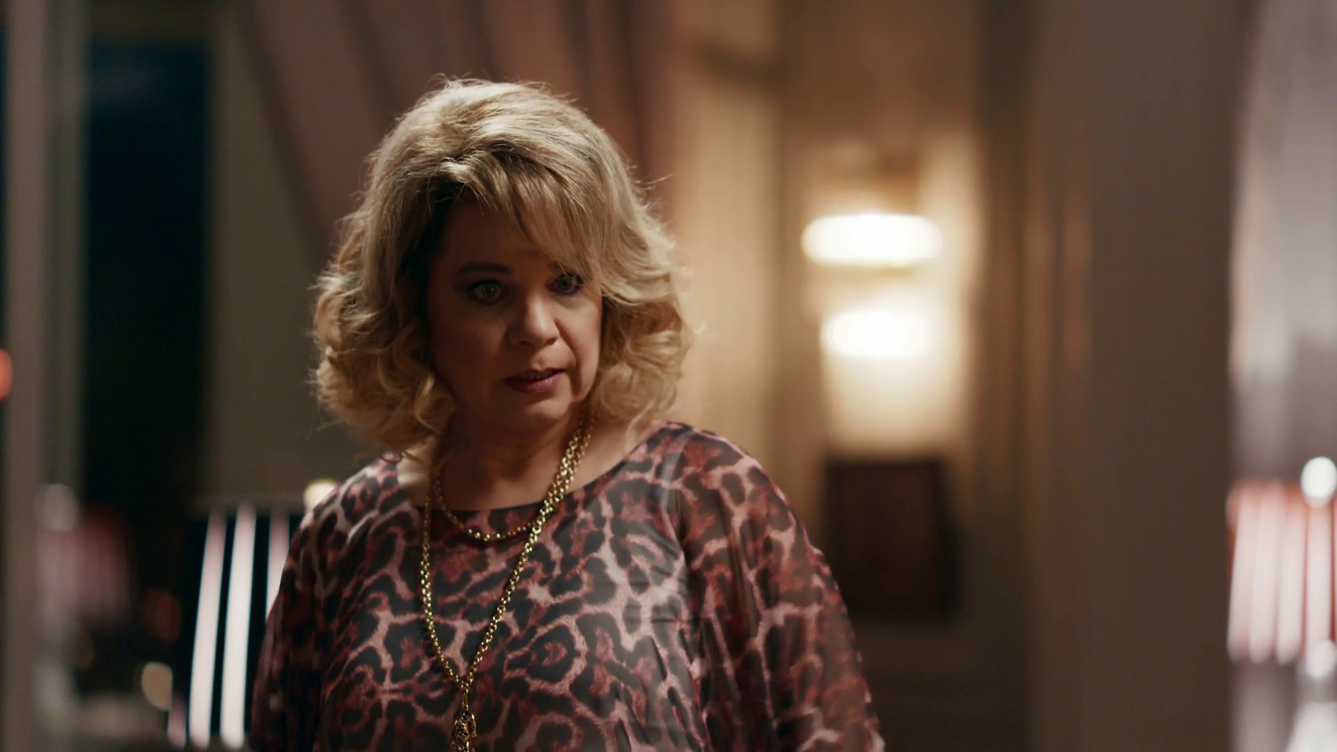 Quem Ama Cuida: Pilar batiza bebida de Arthur antes de audiência com juiz