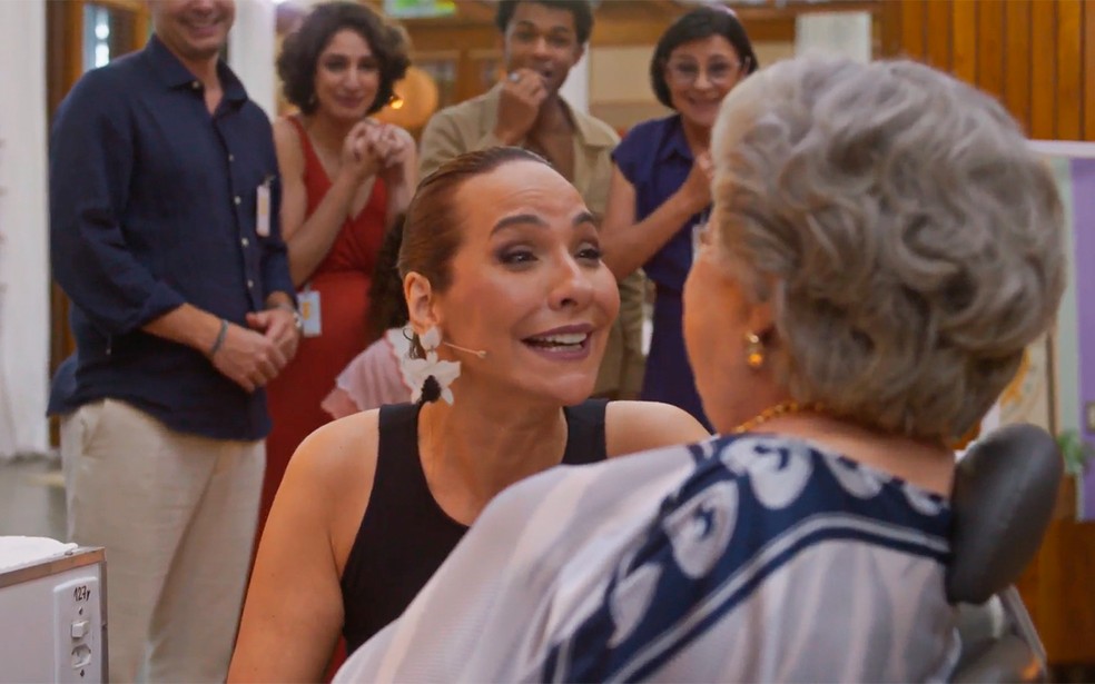 Maria Beltrão se emociona com Rosa em Dona de Mim — Foto: Globo