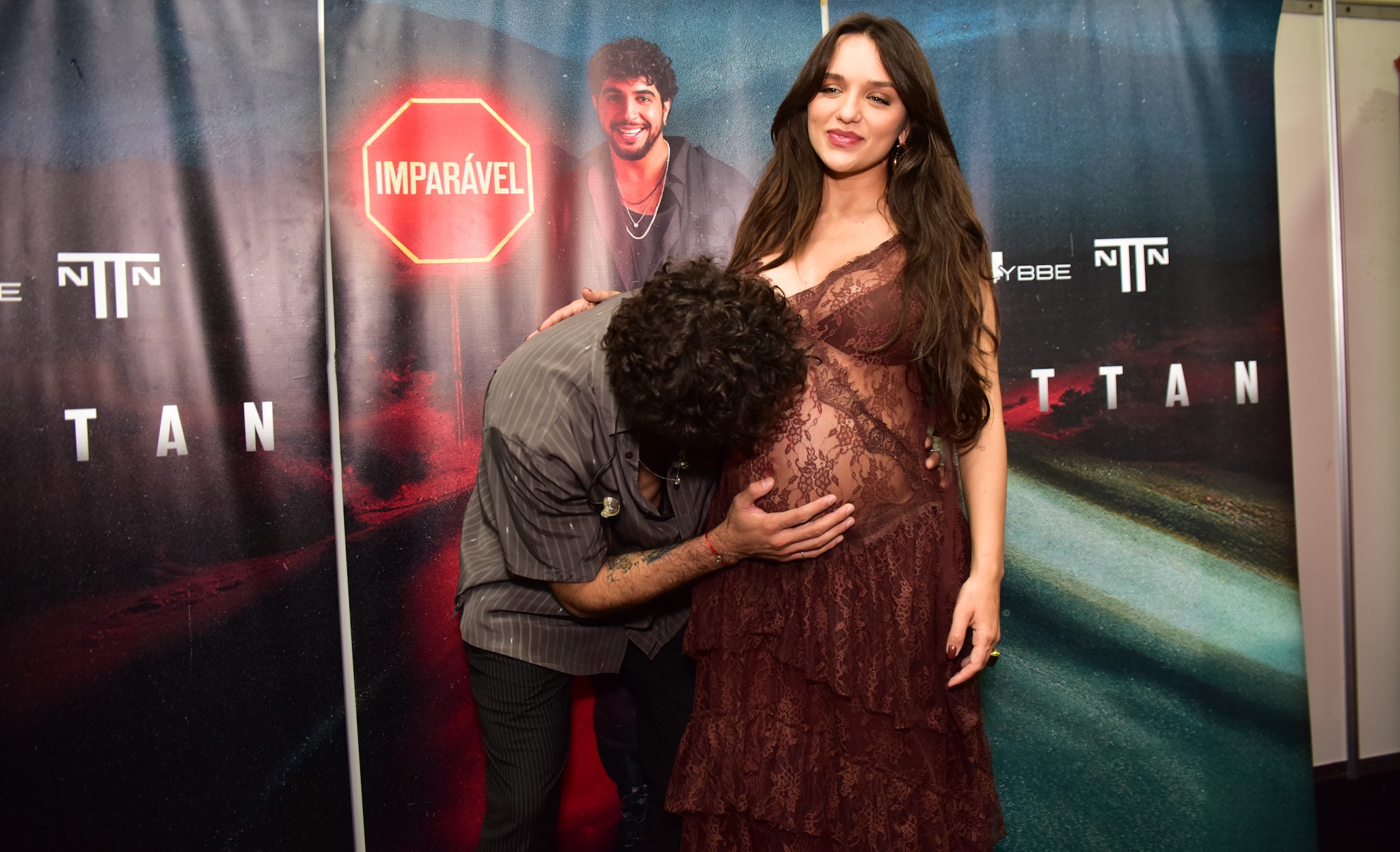 Grávida, Rafa Kalimann curte show de Nattan no Caldas Country até de manhã