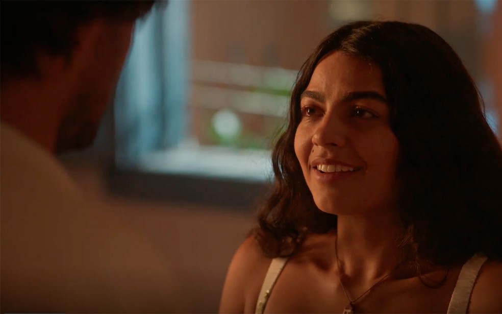 Quinota diz 'sim' a Artur em No Rancho Fundo — Foto: Globo