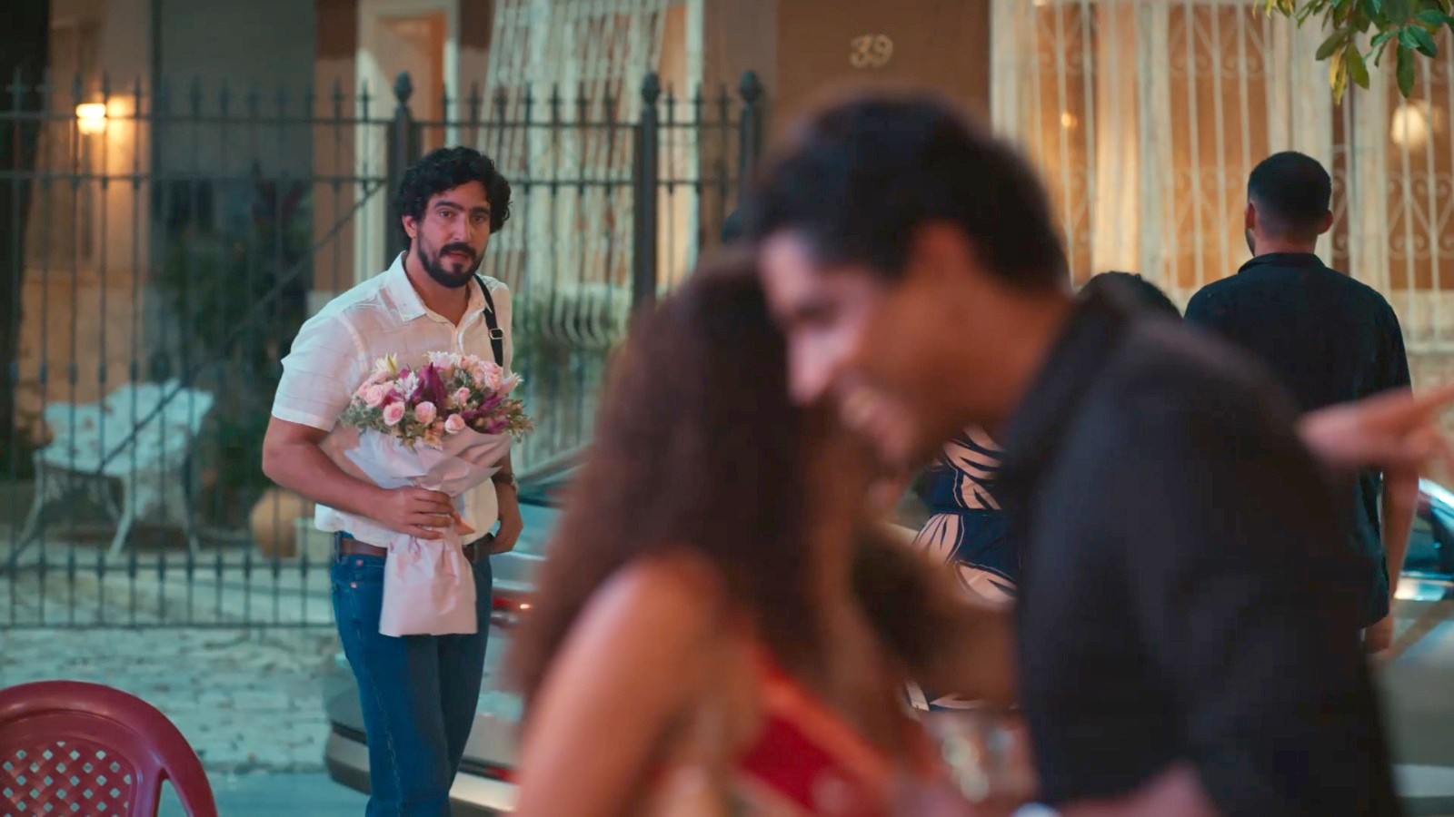 Vale Tudo: Otávio se interessa por Raquel e causa ciúmes em Ivan