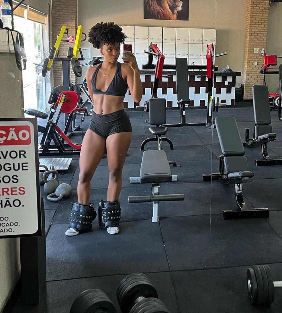 Gabriella Dias, assim como a Miranda de Volta por Cima, é adepta da malhação — Foto: Reprodução/Instagram