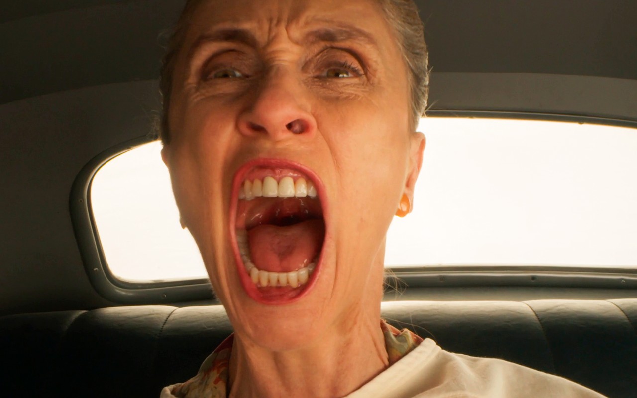 Êta Mundo Melhor!: Medéia é levada à força para o hospício