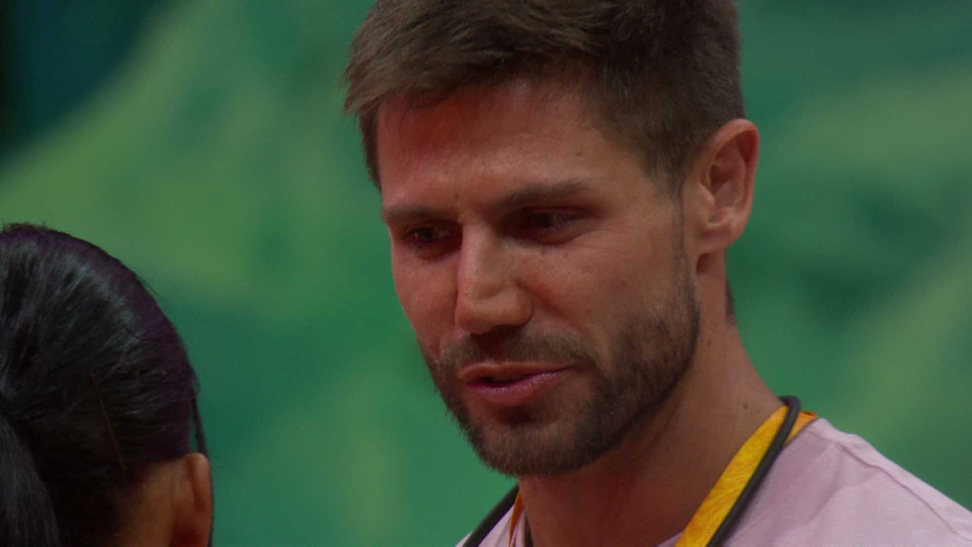 Jonas Sulzbach revela para Maxiane que ficou feliz ao receber 'feliz aniversário' de Babu Santana