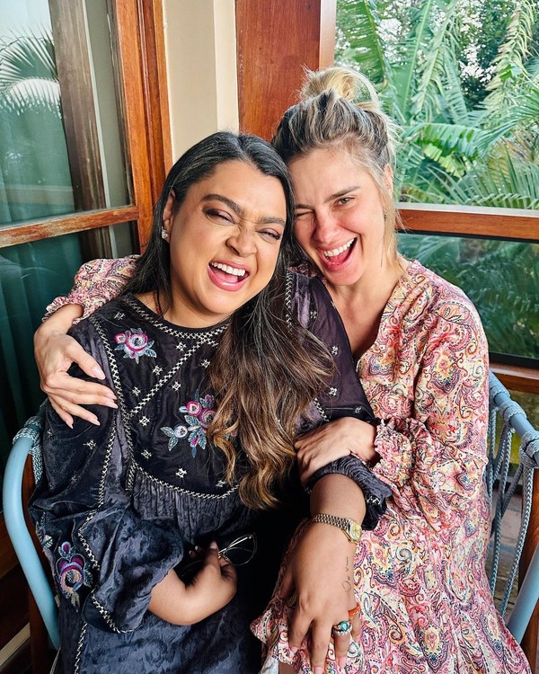 Preta Gil recebe amigos em casa, filma Carolina Dieckmann na varanda e elogia atriz | Famosos | gshow