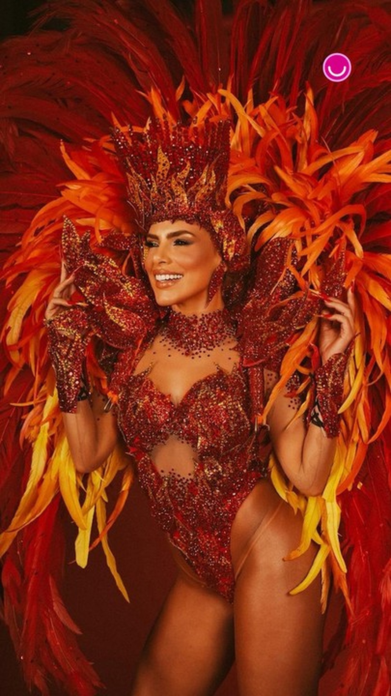 Musa da Gaviões da Fiel, Erika Schneider aposta em virilha cavada com fantasia que remete ao fogo