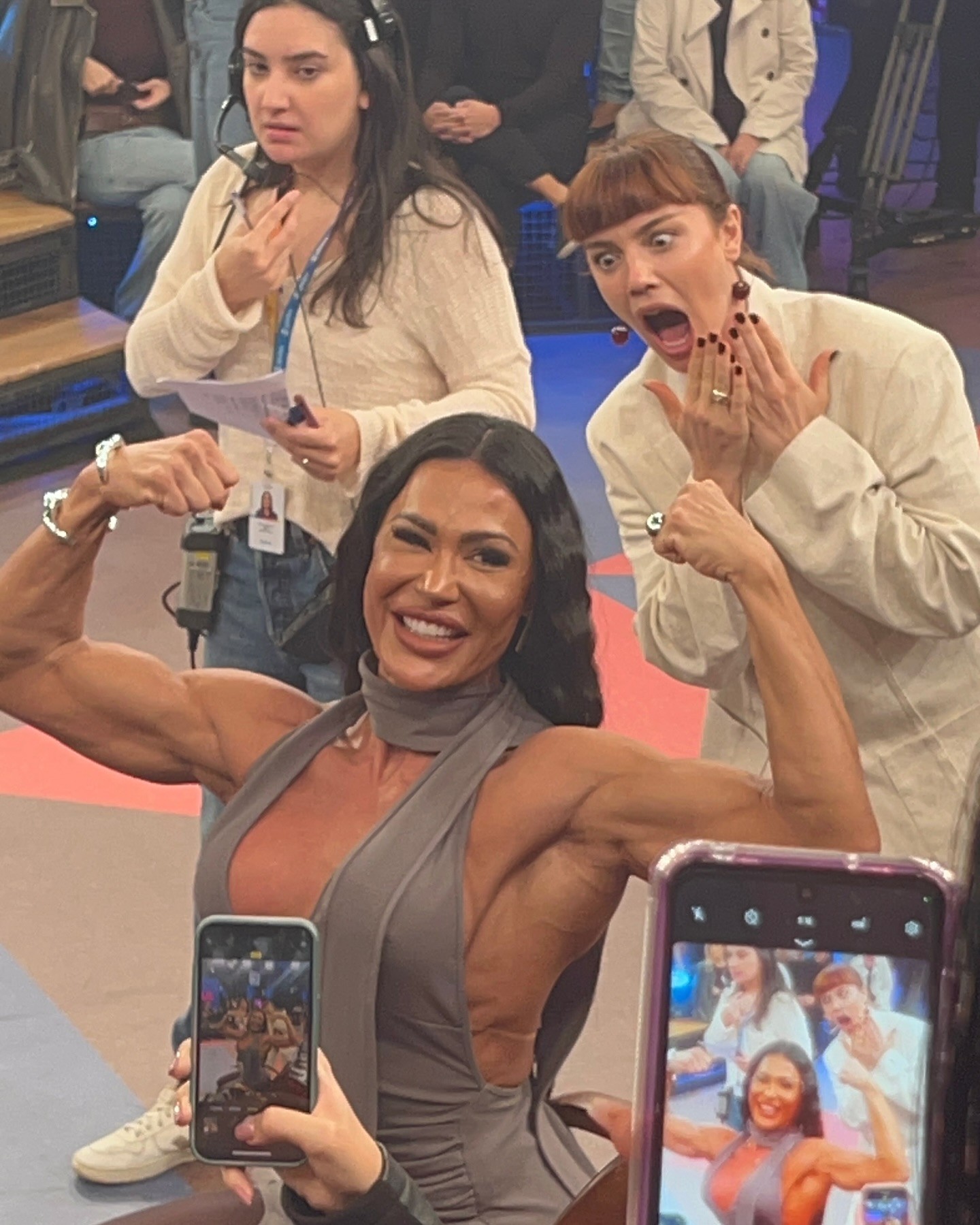 Alice Wegmann se choca com físico sarado de Gracyanne Barbosa