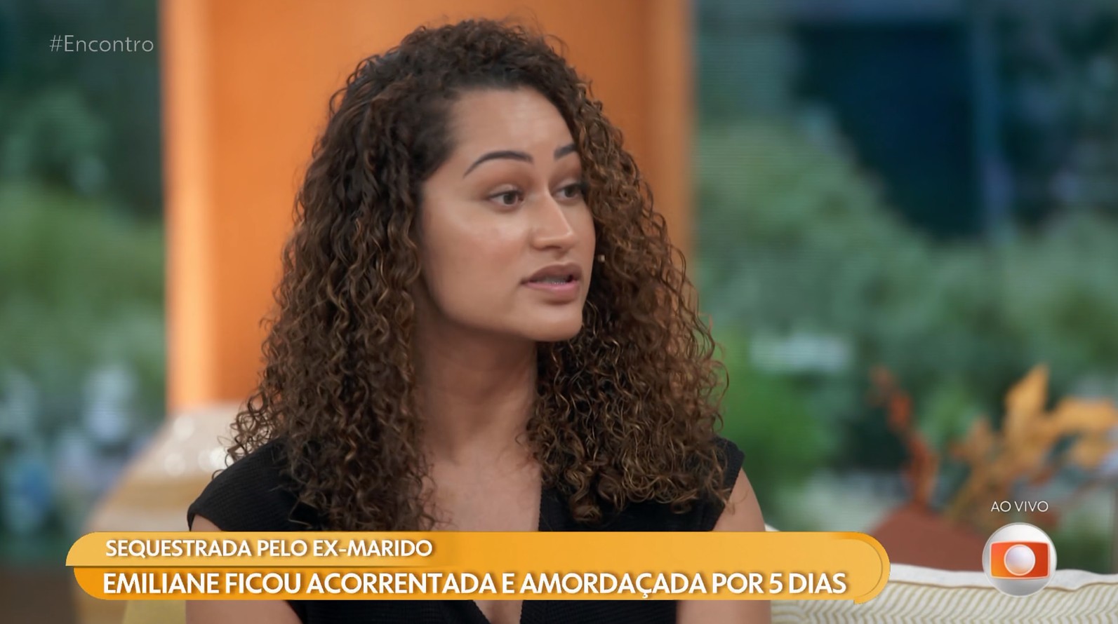 Emiliane Tamara durante entrevista no programa Encontro com Patrícia Poeta