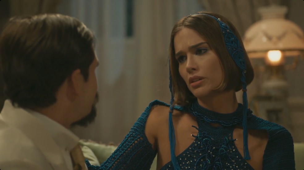 A Nobreza do Amor: Mirinho e Virgínia comentam destruição promovida por cangaceiros — Foto: TV Globo