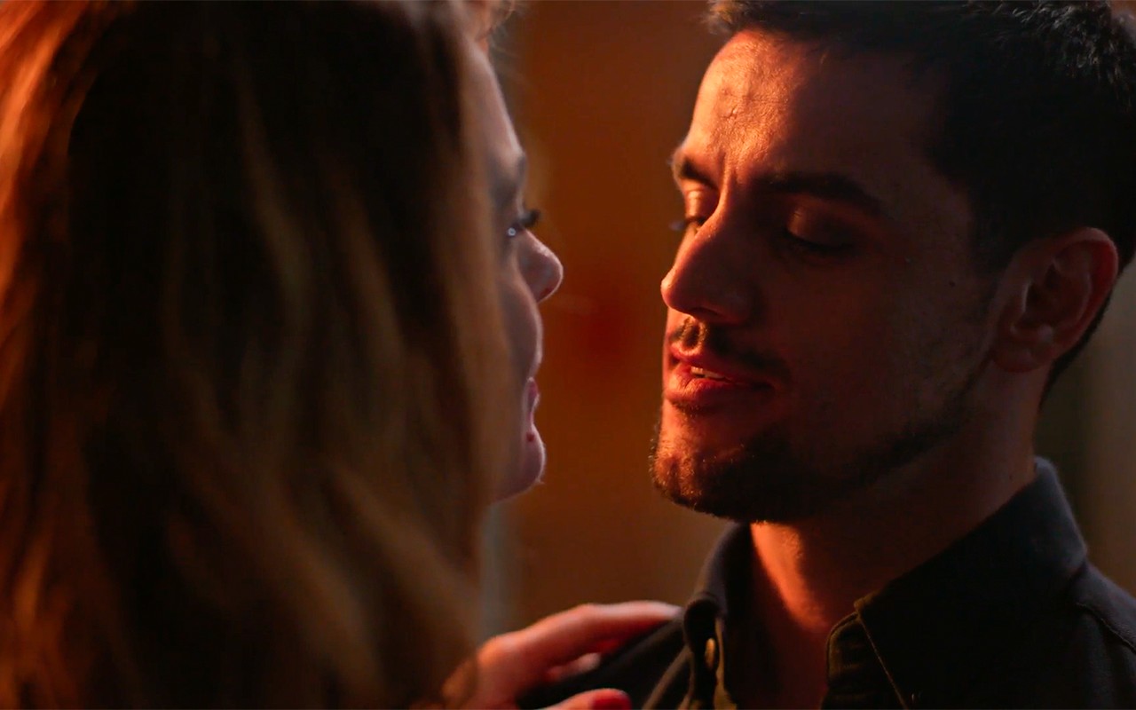 Dona de Mim: Danilo e Filipa se beijam e decidem ficar juntos