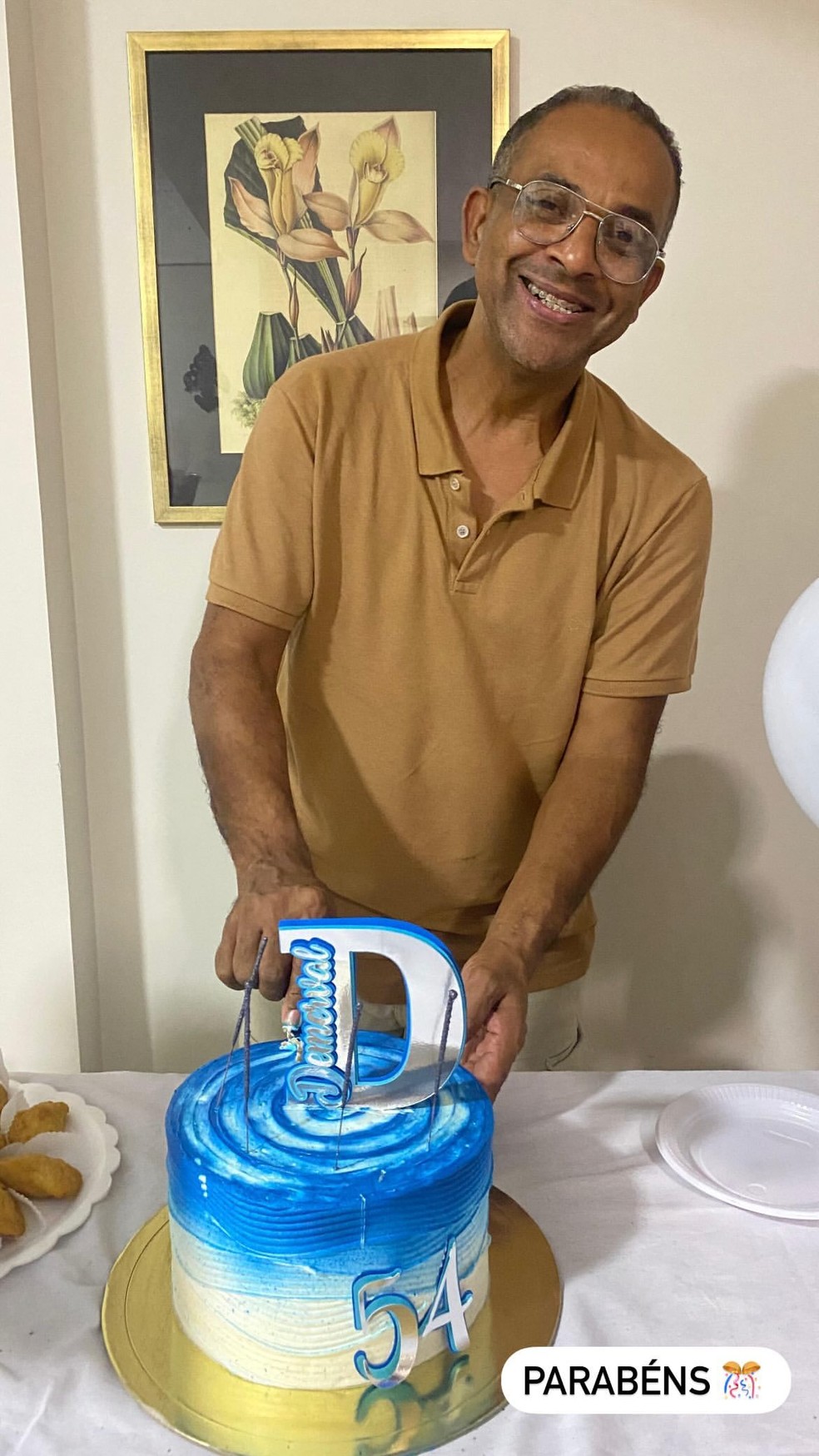 Mani Reggo compartilhou foto comemorando o aniversário de Demerval de Brito, pai de Davi — Foto: Instagram
