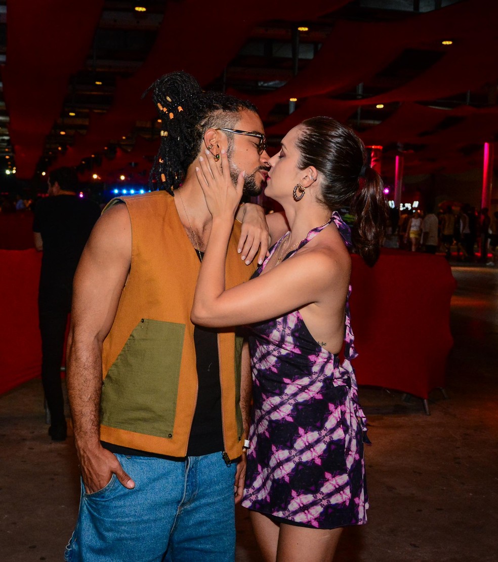 Sophia Abrahão e Sérgio Malheiros no Ensaios da Anitta, no Rio — Foto: AgNews