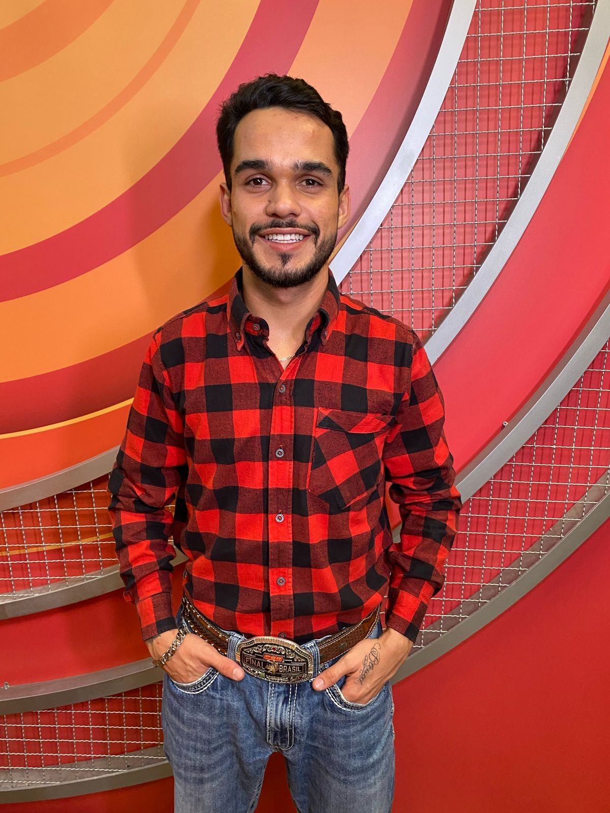 João Pedro fala sobre affair fora da casa: 'A gente gosta um do outro'