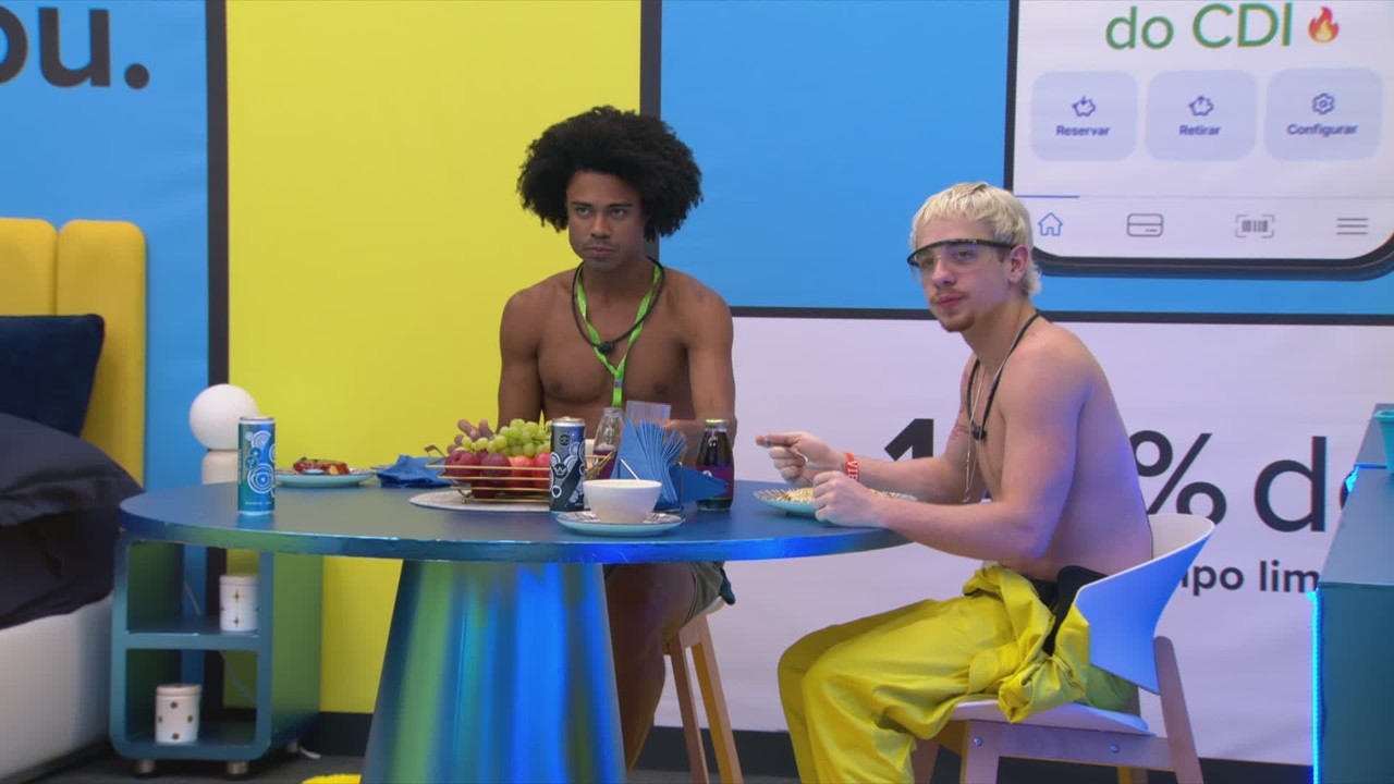 Juliano Floss se irrita ao ouvir o Paredão dos sonhos de grupo rival: 'Gabi é muito falsa'