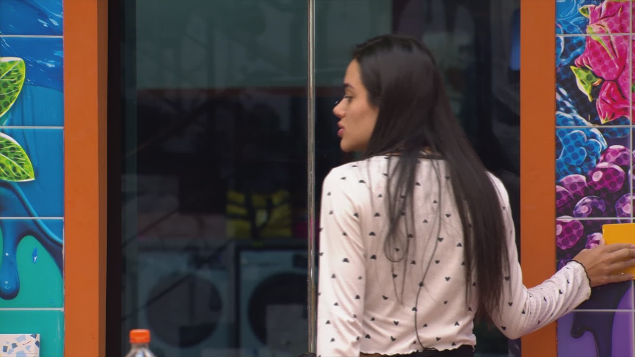 Jordana reclama do estado da cozinha do VIP: 'Vão deixar tudo sujo'