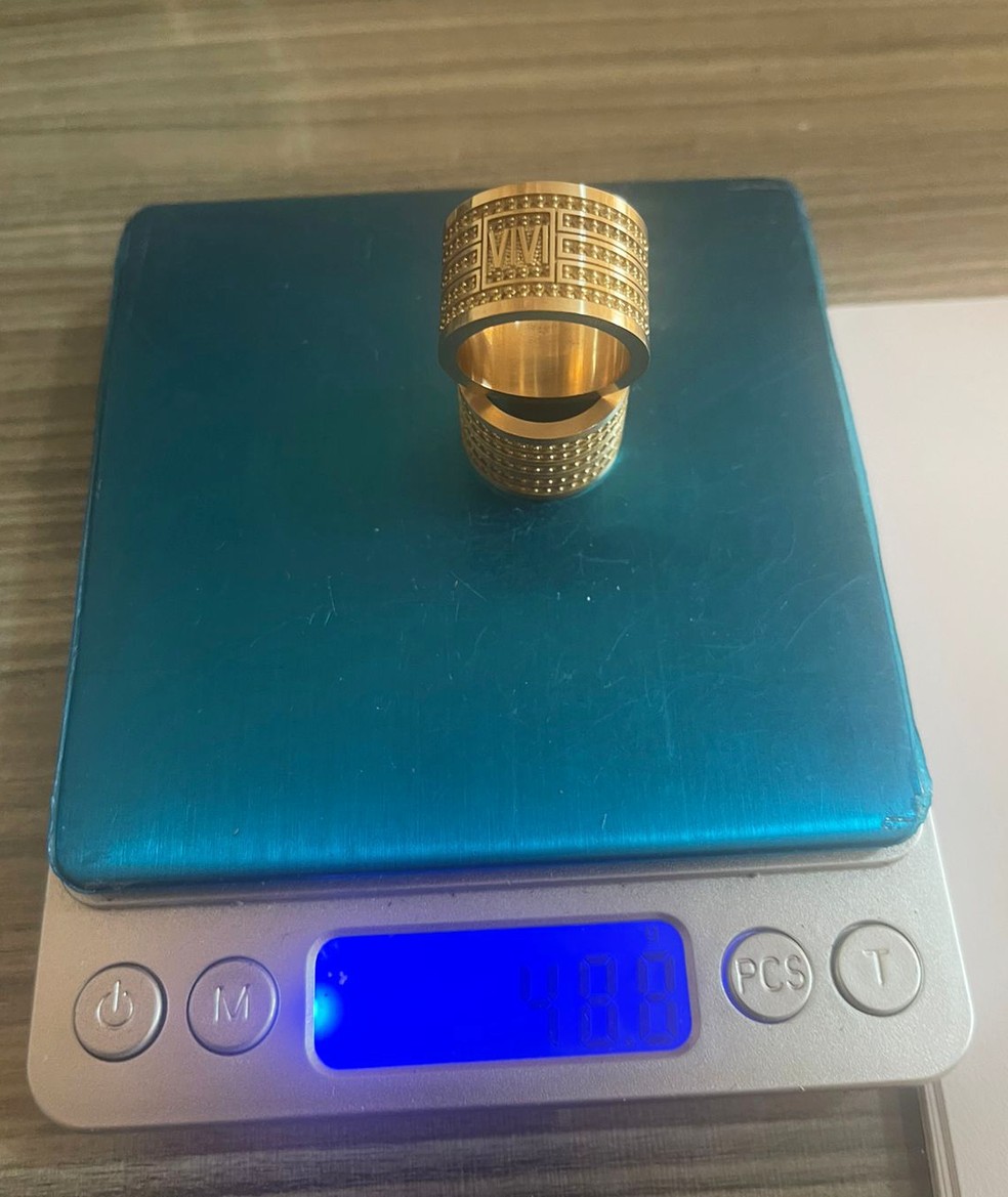 Detalhe das alianças ainda em confecção — Foto: Arquivo pessoal