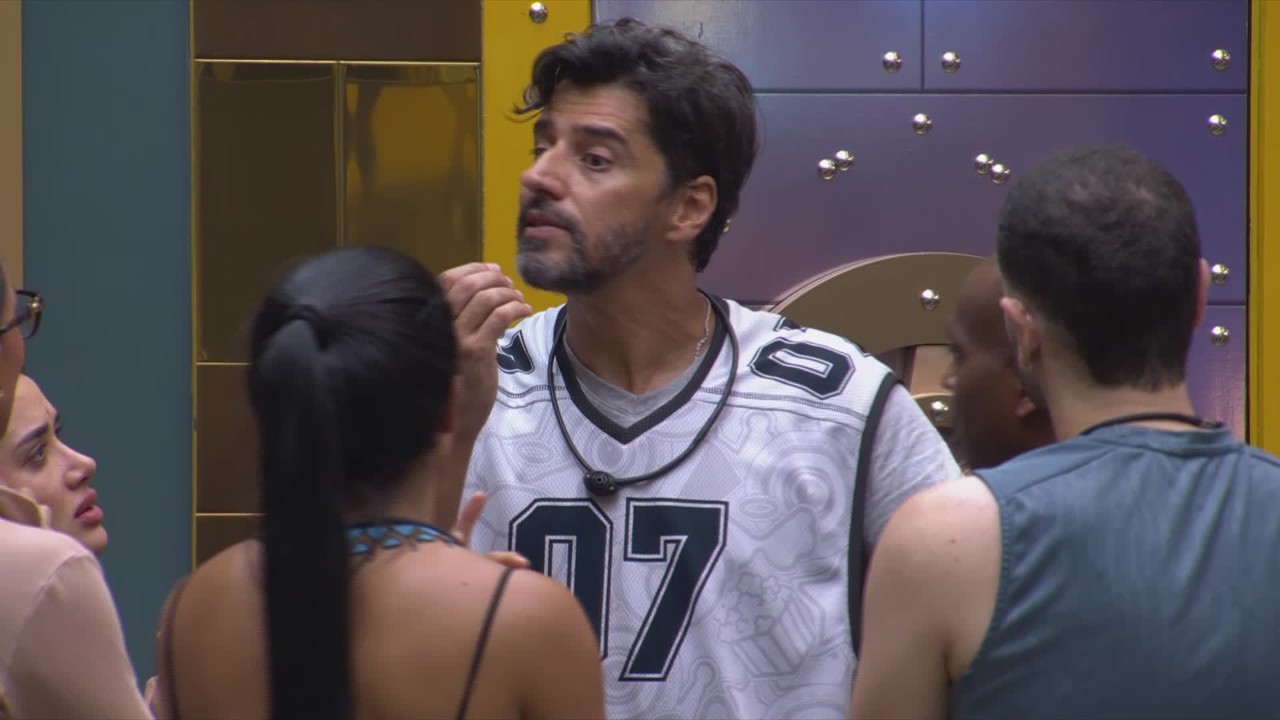 Após mal-estar, Alberto Cowboy recebe atendimento e tranquiliza brothers: 'Estou bem'