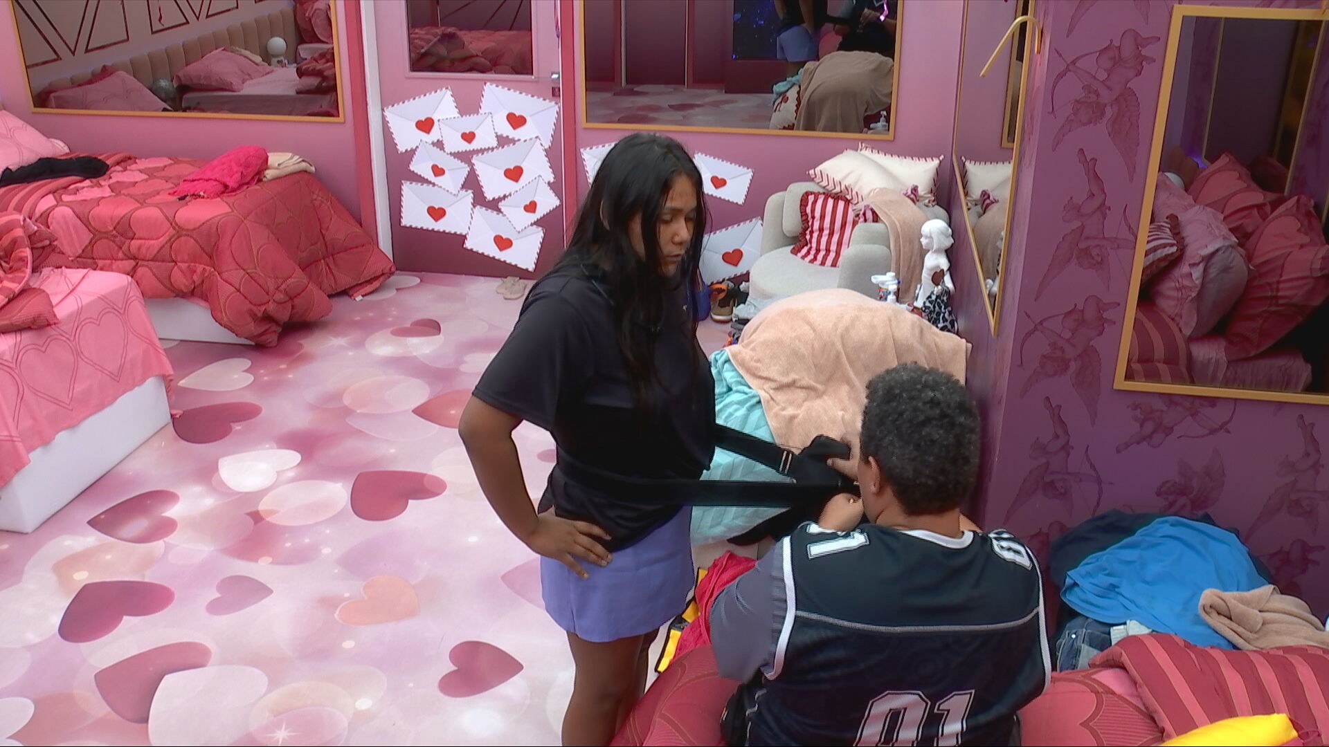 Babu Santana opina sobre posição de Gabriela para grupo rival: 'Ela é boi de piranha'