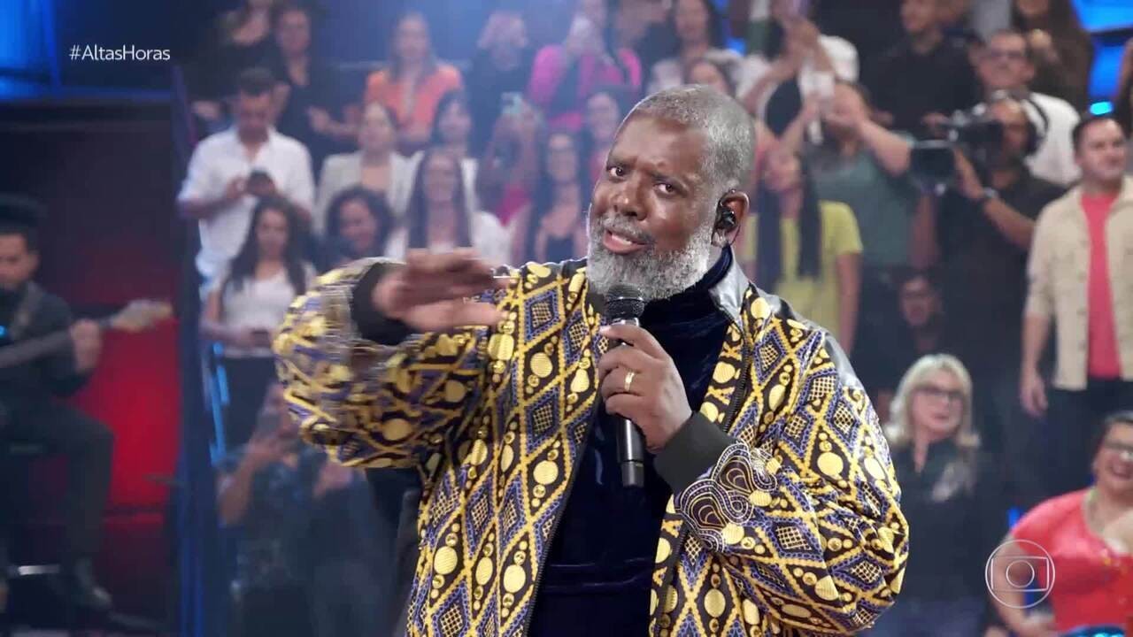 Péricles agita as redes ao cantar 'Stand by me' no Altas Horas | Gshow