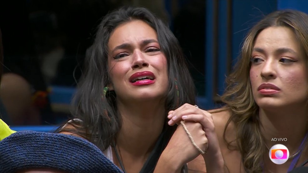 Alane chora com medo de ser eliminada do BBB 24 — Foto: Globo