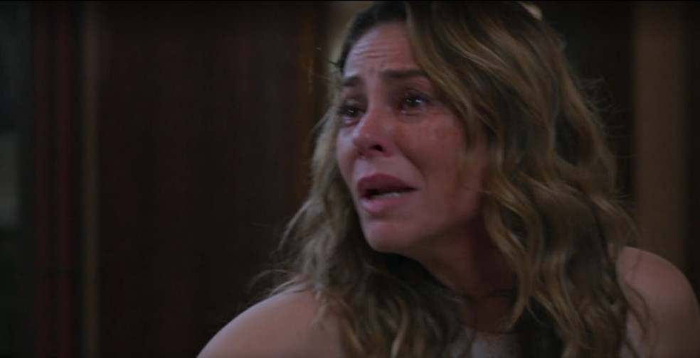 Recaída de Heleninha rende cena comovente e rende elogios a Paolla Oliveira, em Vale Tudo — Foto: Reprodução/TV Globo