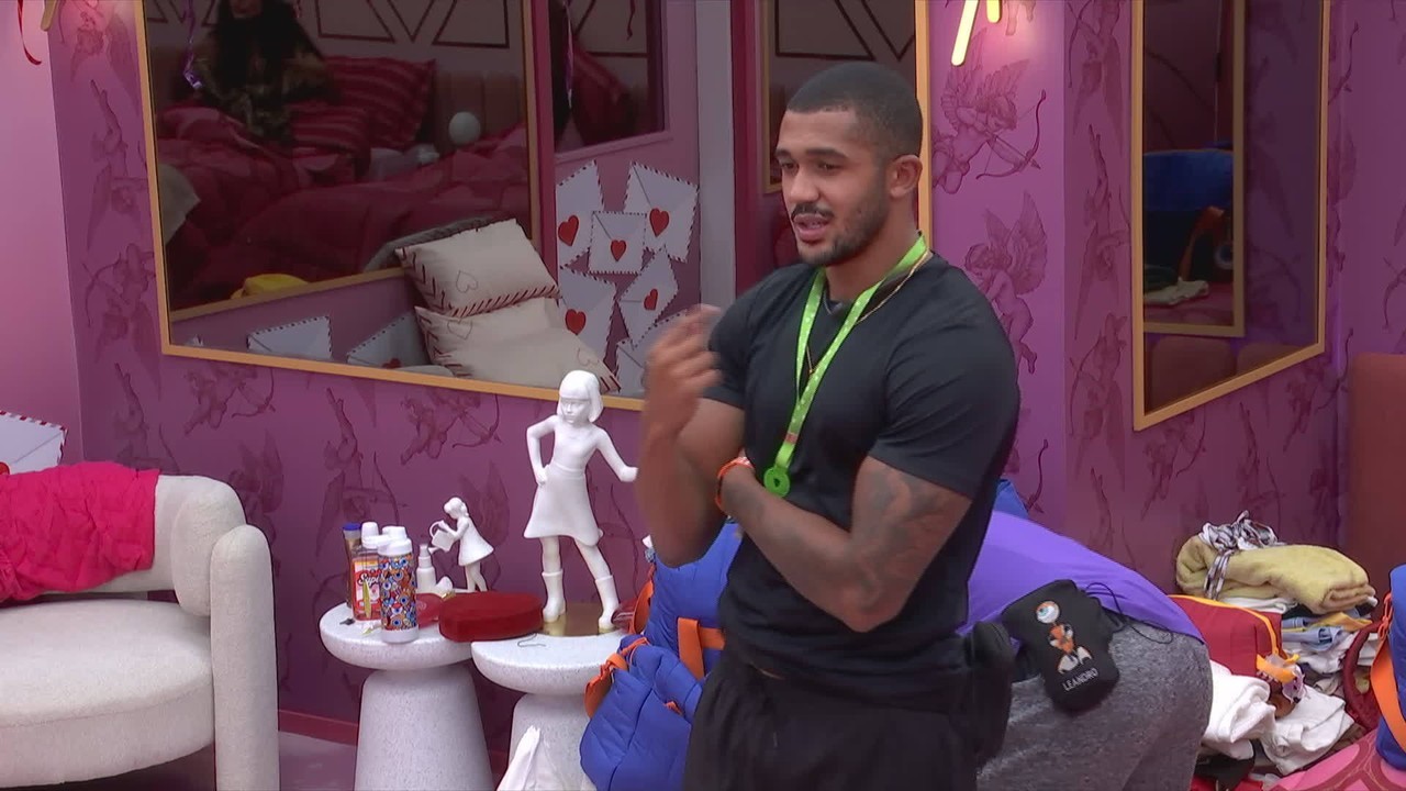 Matheus critica Ana Paula Renault: 'Se não sou uma pessoa que ela pode manipular, não sirvo'