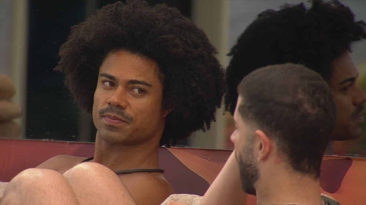 Breno consola Marcelo sobre Paredão: 'Você entrega muito mais que Solange'