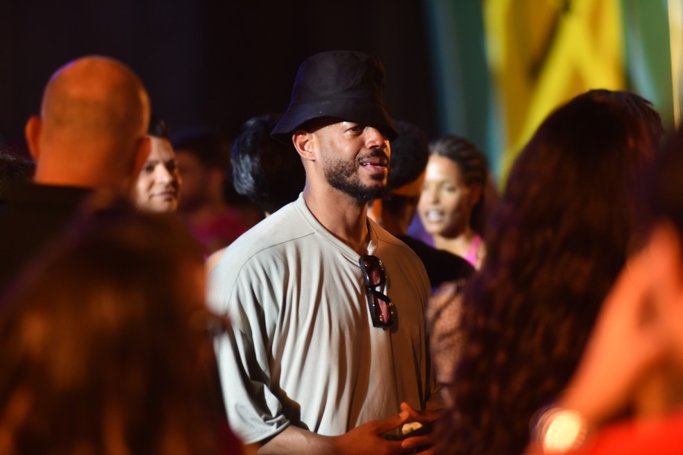 Marlon Wayans curte Farofa da Gkay no meio da galera — Foto: AgNews