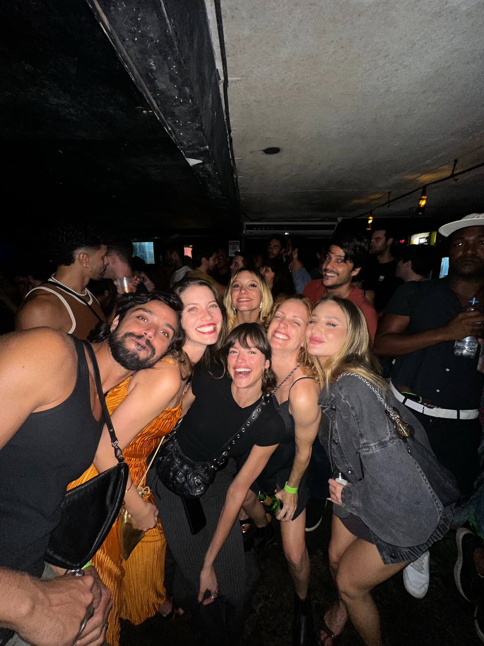 Bruna Griphao compartilha cliques com os amigos — Foto: Reprodução/Instagram