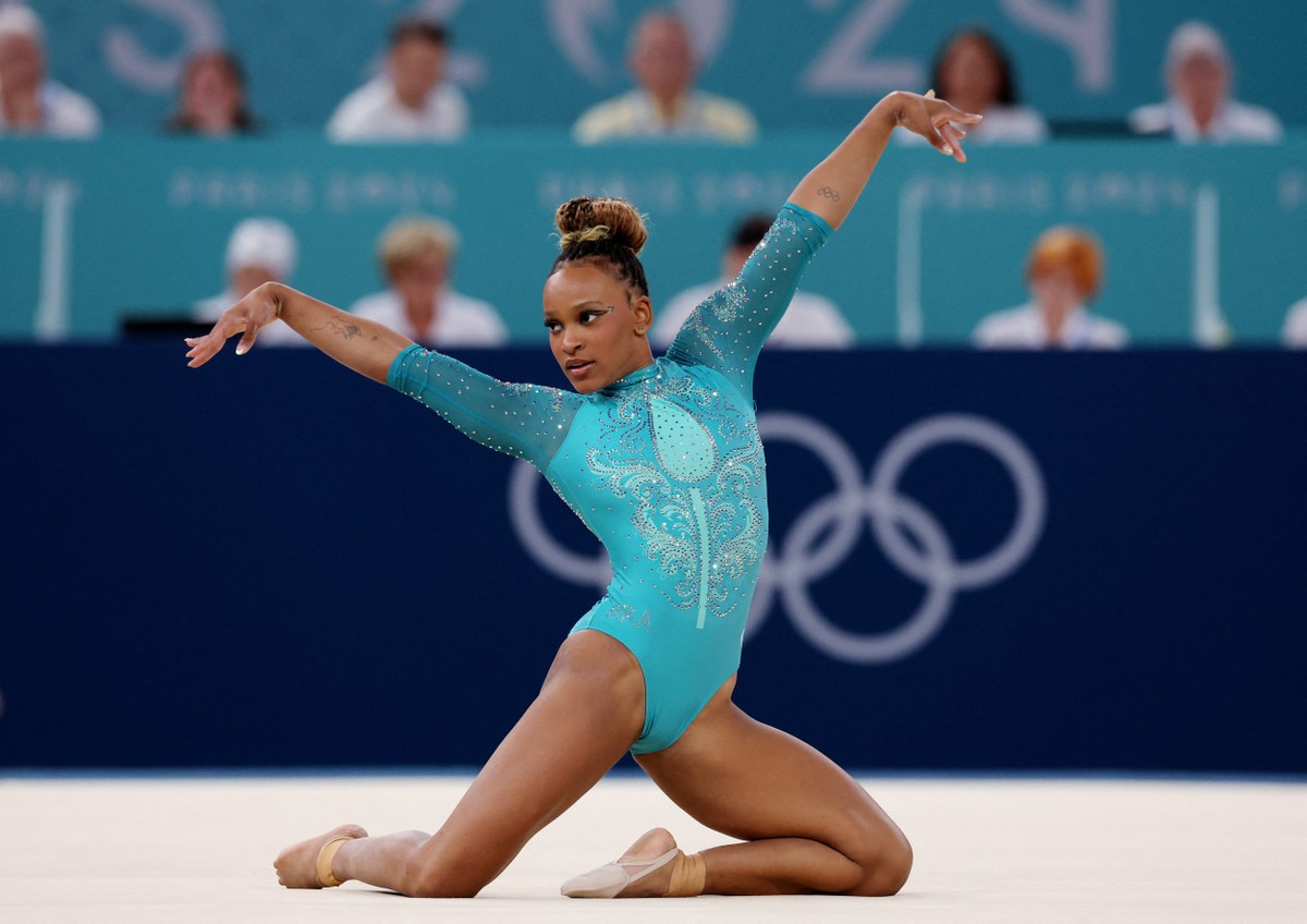 Rebeca Andrade ganha medalha de ouro ao som de Beyoncé, Anitta e Baile