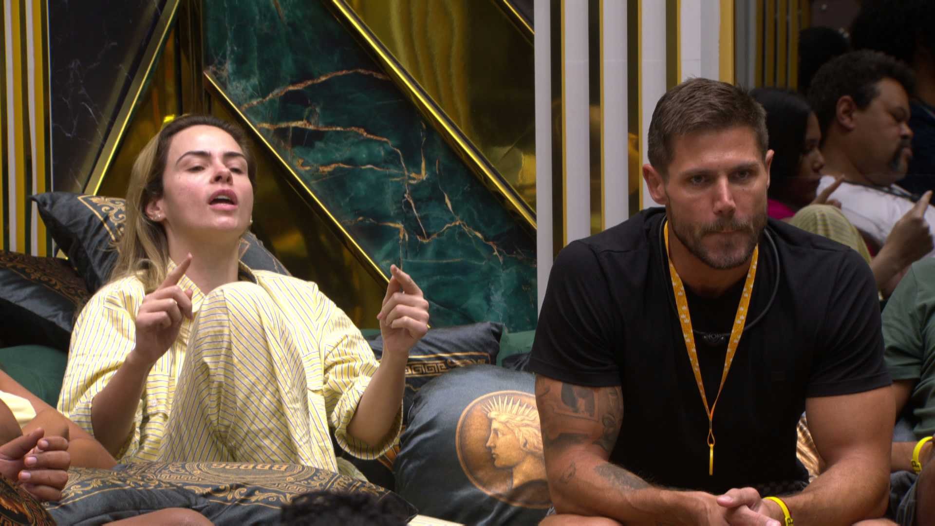 Número de ovos da Xepa vira discussão entre brothers: 'Sabiam que a gente ia ficar sem'