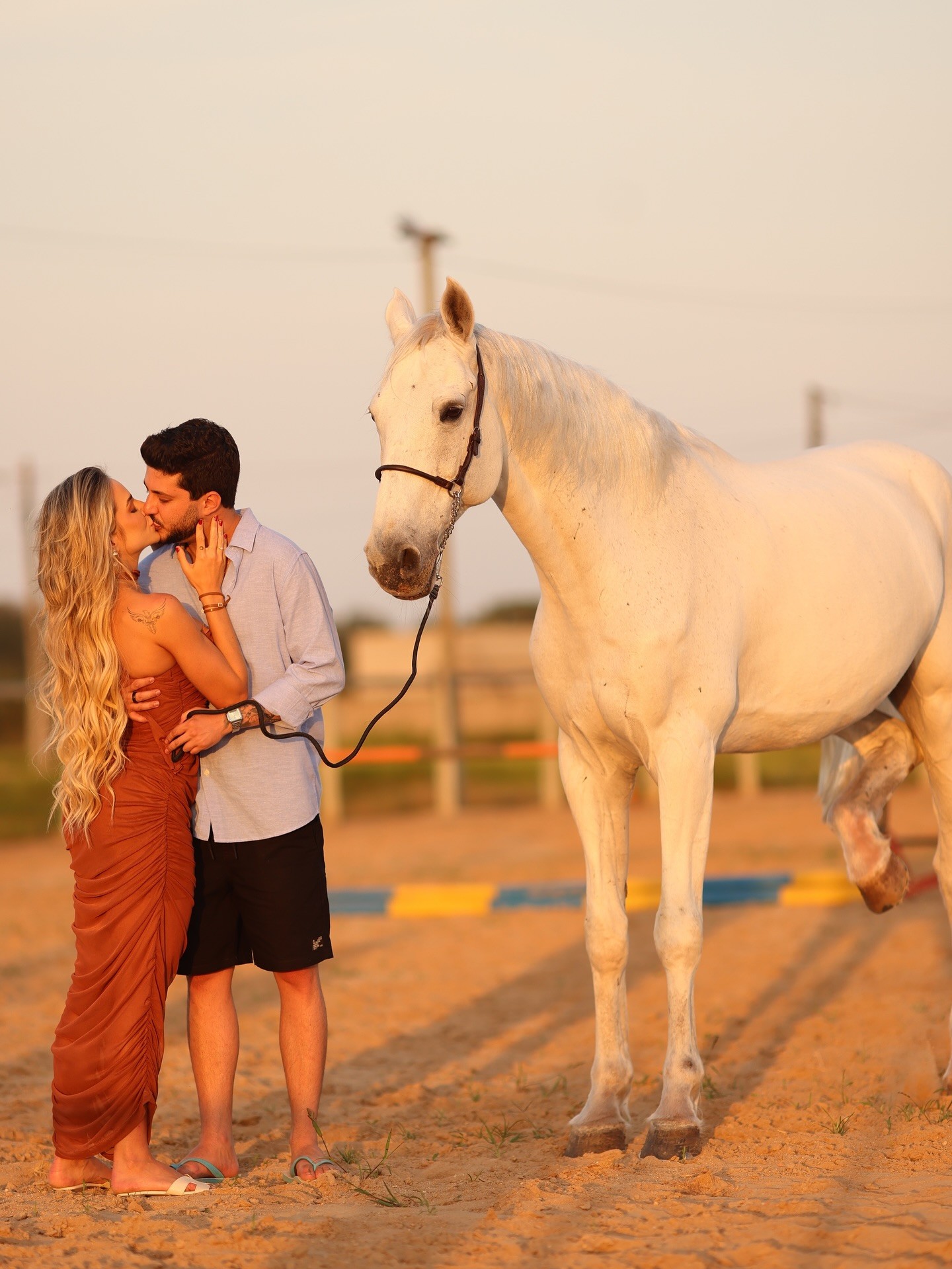 Gabi Martins posa em clima romântico com o novo namorado e projeta vida à dois: 'Que seja o começo de tudo'