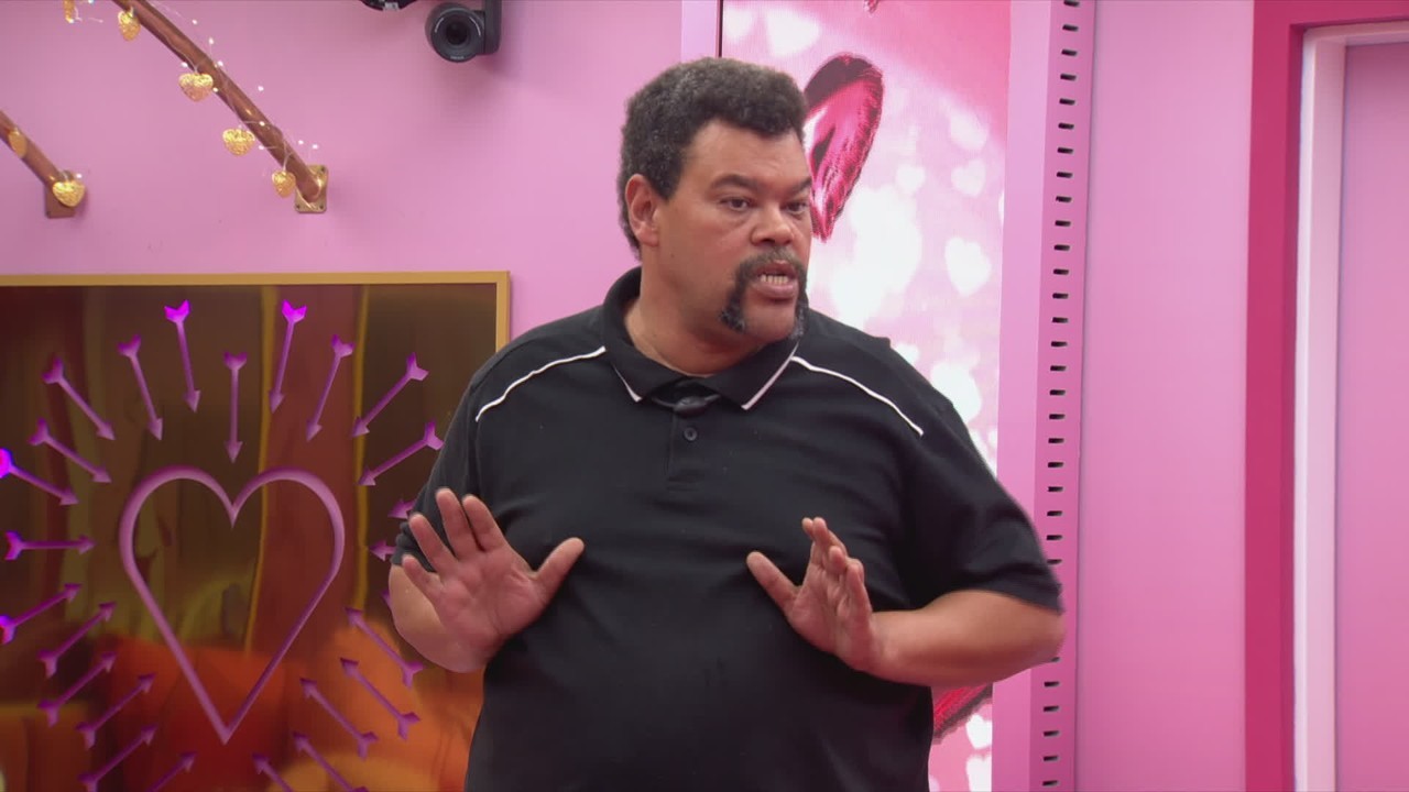 Babu Santana critica comportamento de Milena: 'Ela é uma farsa total'