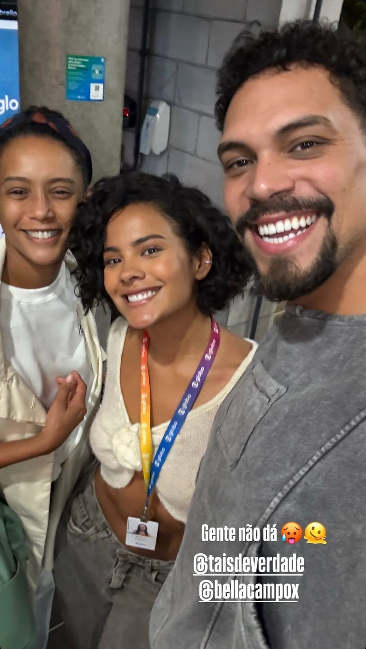 Vinícius encontra Taís Araújo e Bella Campos e brinca sobre personagem de Vale Tudo: 'Odiadinha do Brasil'