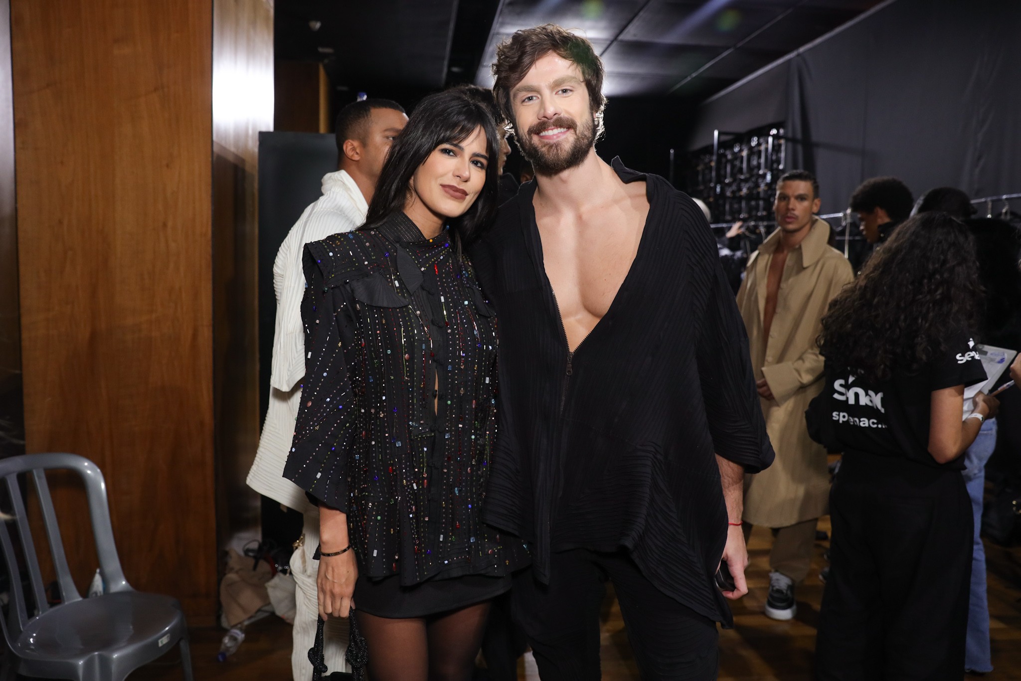 Anttónia prestigia desfile do noivo Paulo Dalagnoli e diz que se inspira no casamento dos pais: 'União de muito respeito'