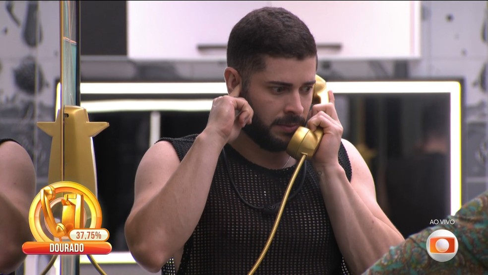 Quem atendeu ao Big Fone? Marcelo está imune — Foto: Globo