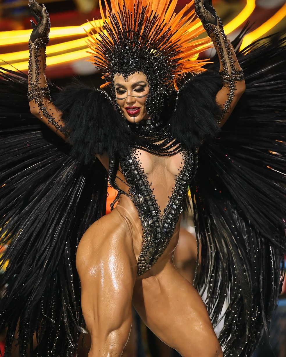 Musa das supercoxas, Andrea de Andrade impressiona seguidores com