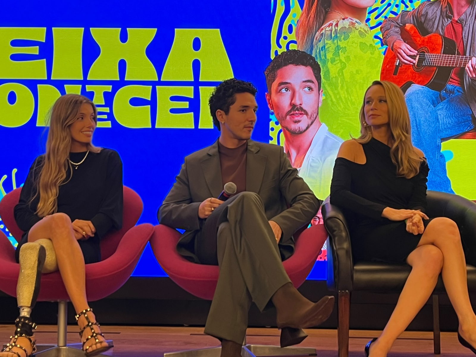 João Vitor Silva fala sobre participação de Iza no filme 'Deixa Acontecer' e início do romance: 'Deixamos acontecer naturalmente'